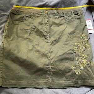 Olivia &Martin 72.00 tag olive green XL skirt